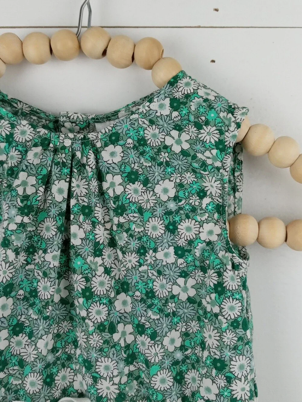 Carter's girls size 24 mos white and green small floral design dress pleated
